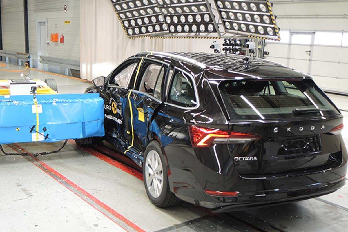 Топ 3 самых безопасных автомобилей по классу среди легковых.
