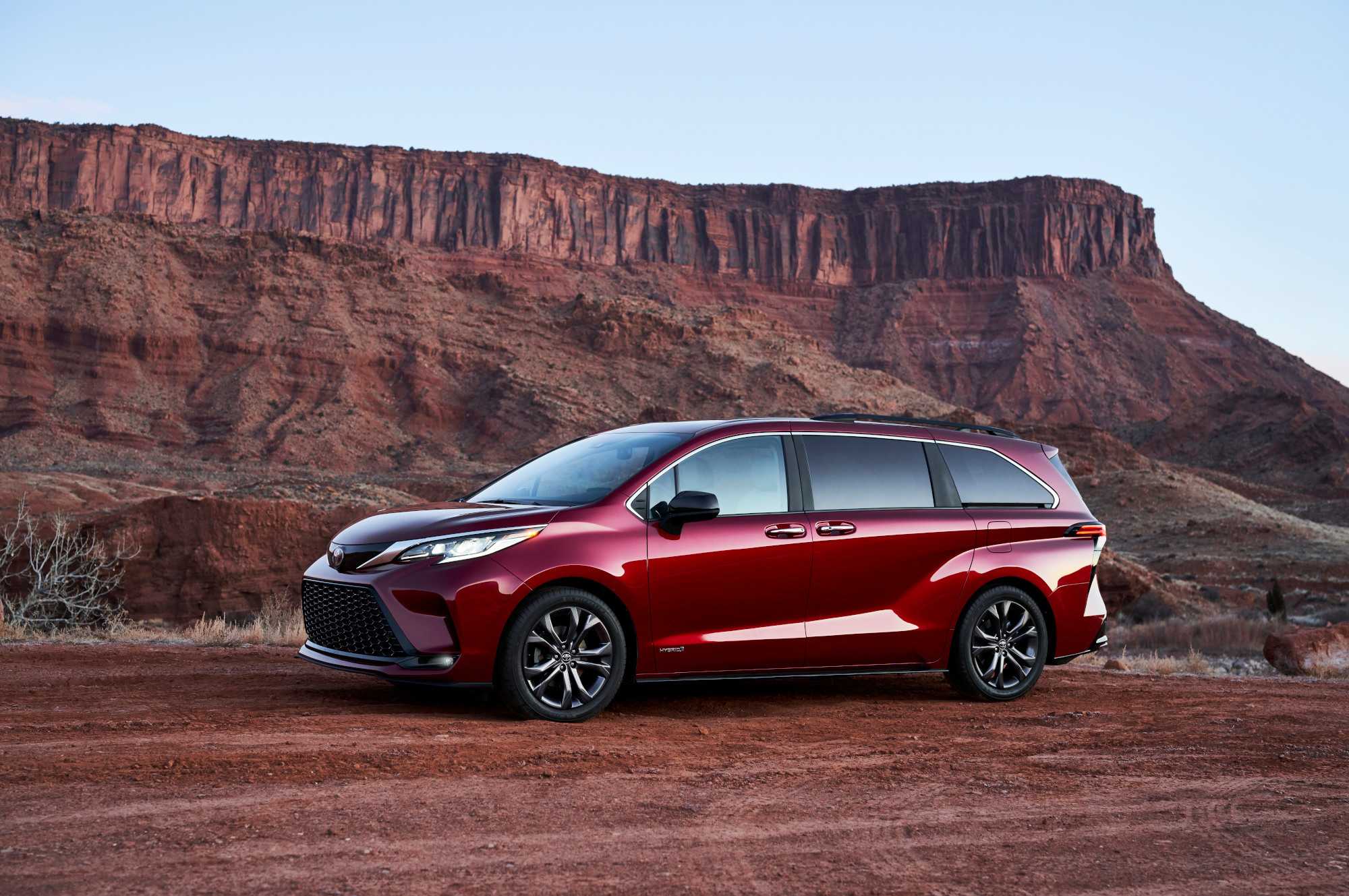 Тест-драйв toyota sienna 2021 года. обзоры, видео, мнение экспертов на automoto.ua