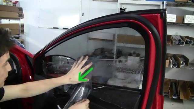 Как самостоятельно сделать тонировку автомобильных стекол
