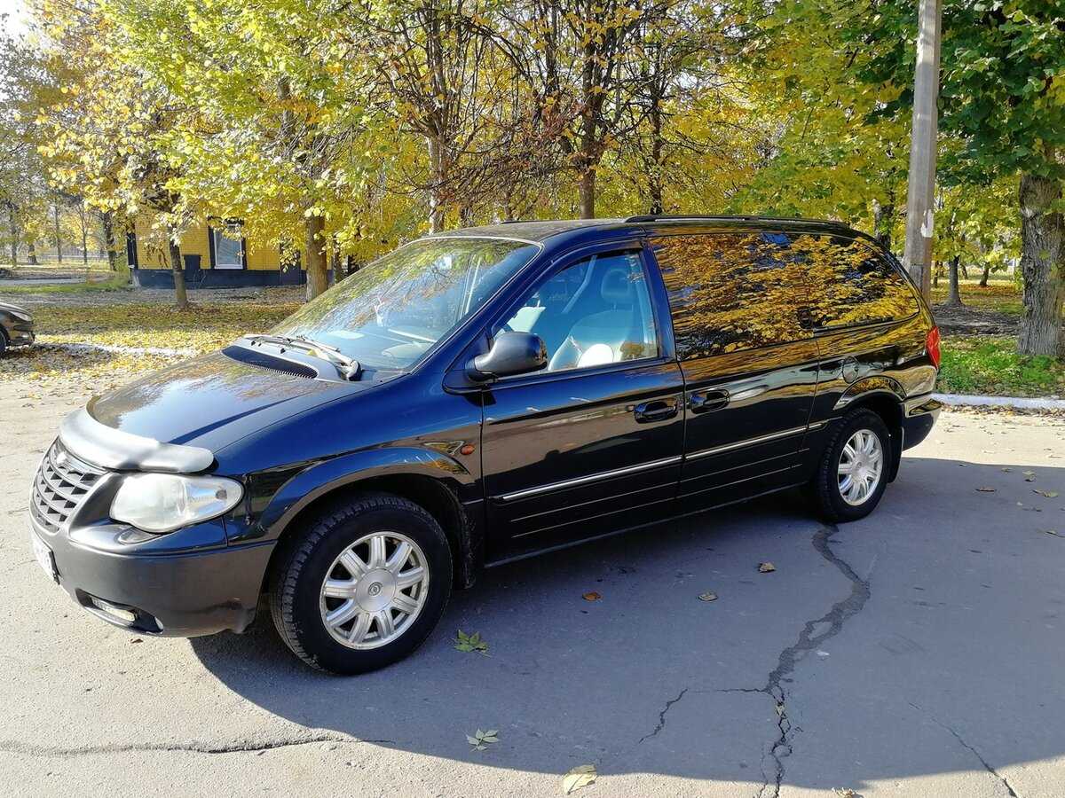 Крайслер вояджер 2006. Chrysler Voyager 2006 серебристый номер цвета. Минивэн для семьи Крайслер Вояджер. Крайслер семейный.