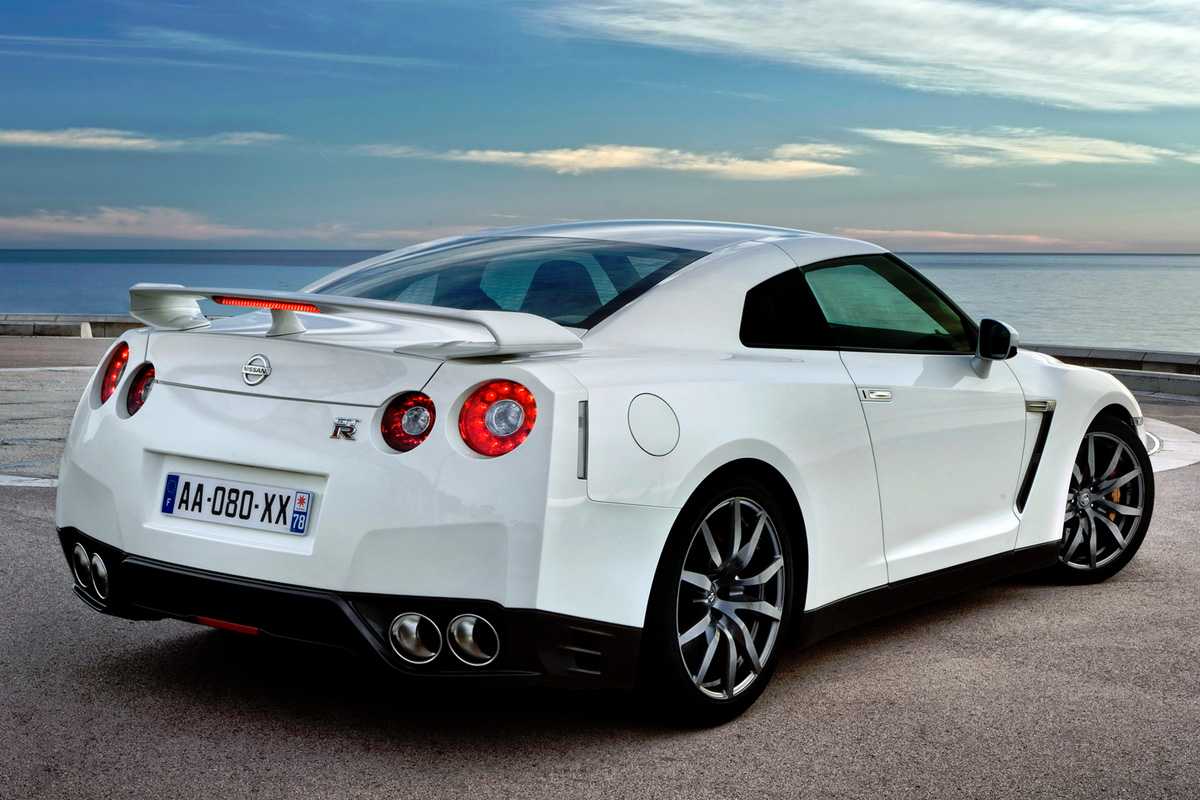 Nissan gt-r nismo 2021: последний из «годзилл» | движение24