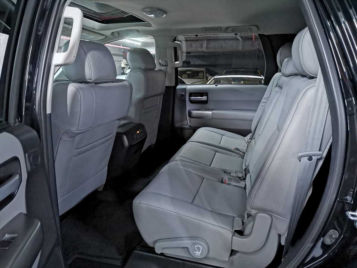 Toyota sequoia 2018-2019 года