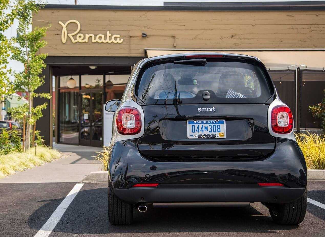 Новый smart fortwo – кому он нужен в россии, и зачем его покупают?