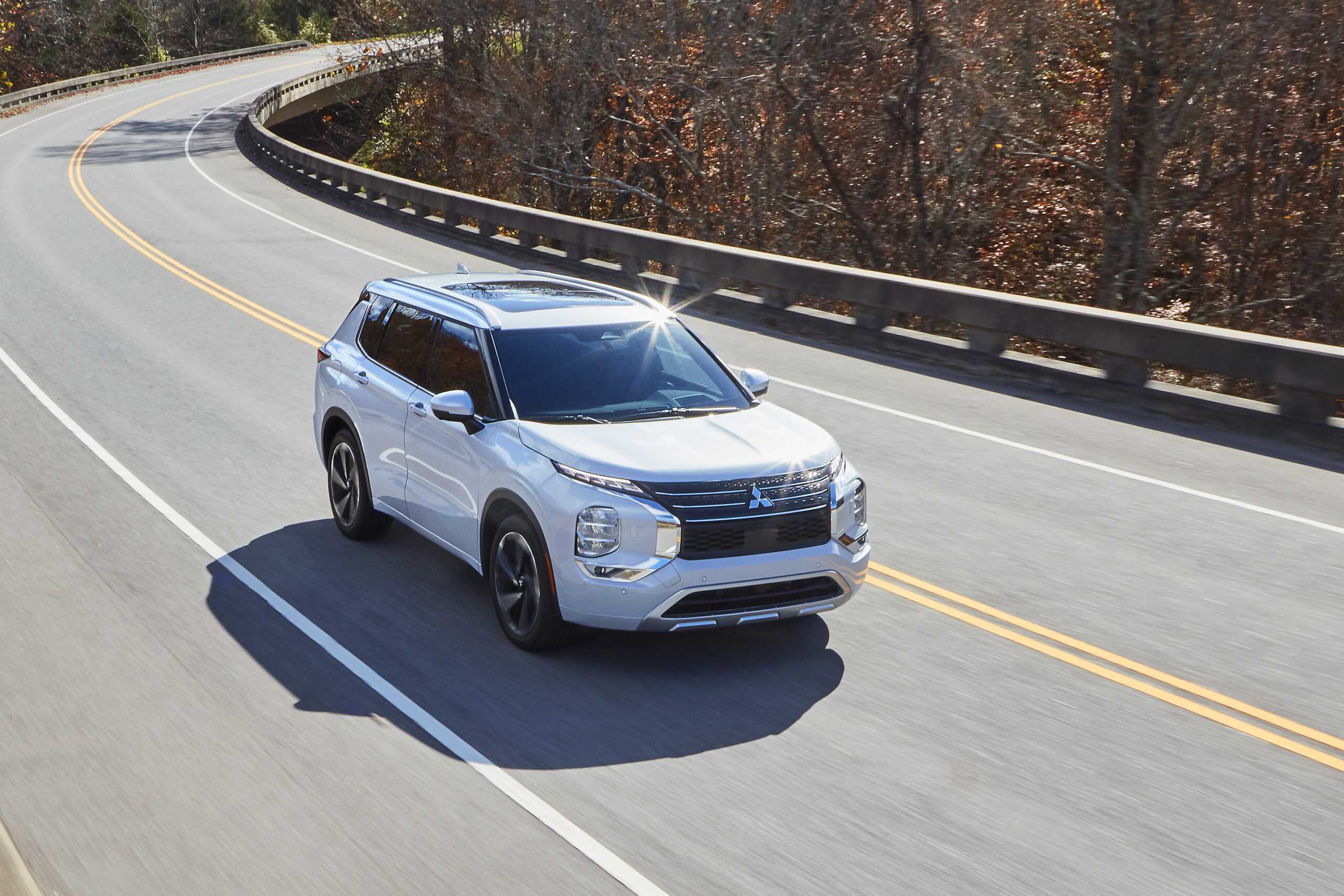 Mitsubishi outlander 2022 — полноценный обзор, плюсы и минусы.
