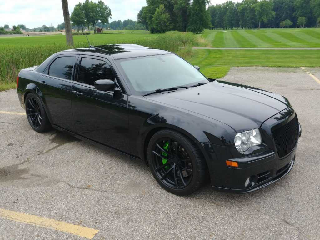 Chrysler 300c 1 (2004-2011) – лимузин или катафалк?