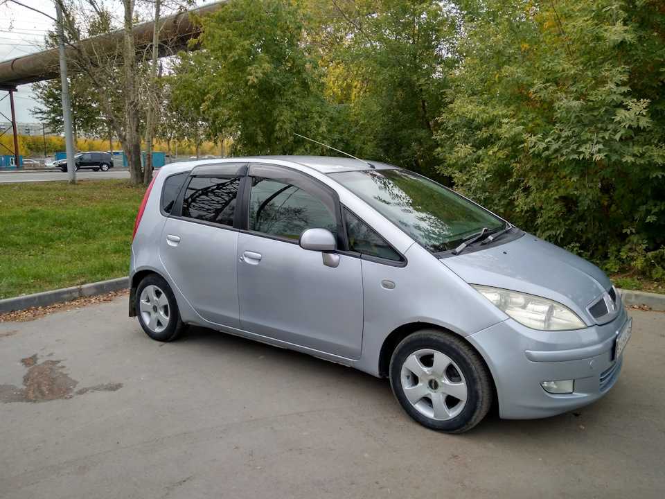 Обзор обновленного Mitsubishi Colt 6-го поколения и фото Характеристики Мицубиси Кольт 6 FL 2008-2012 и стоимость в России