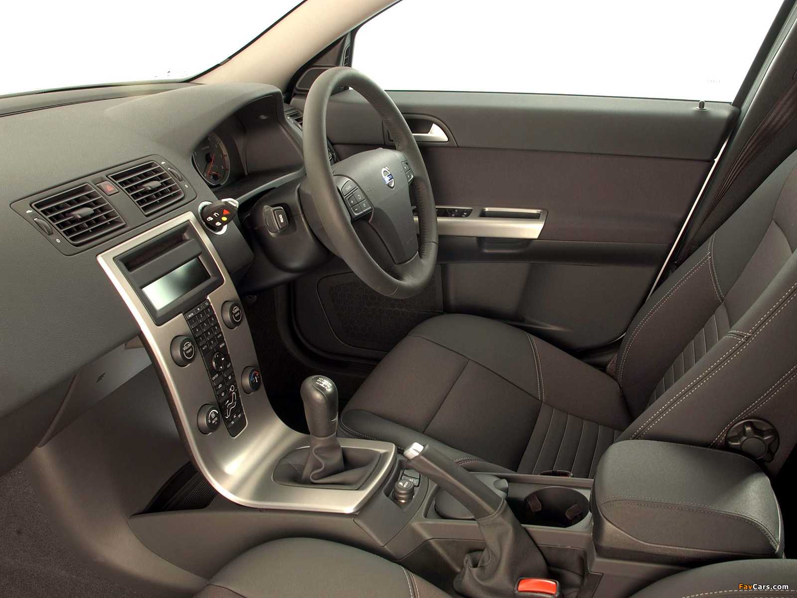 История и обзор модели volvo v40