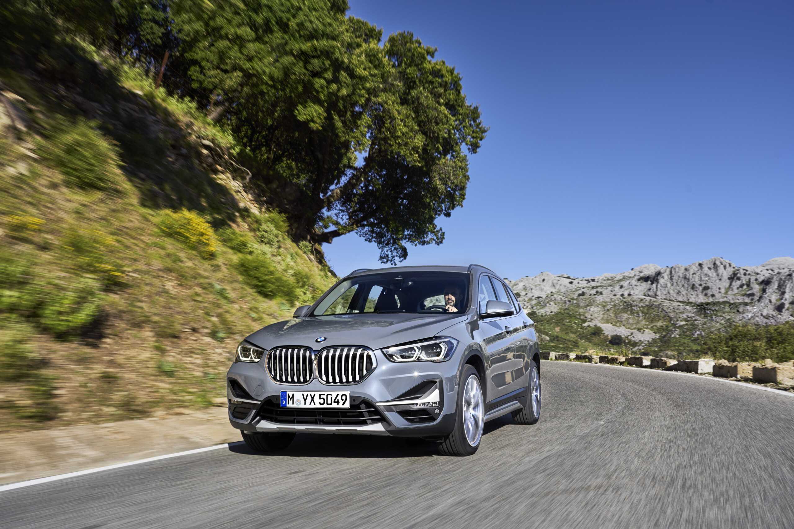 Bmw x1: поколения, кузова по годам, история модели и года выпуска, рестайлинг, характеристики, габариты, фото - carsweek