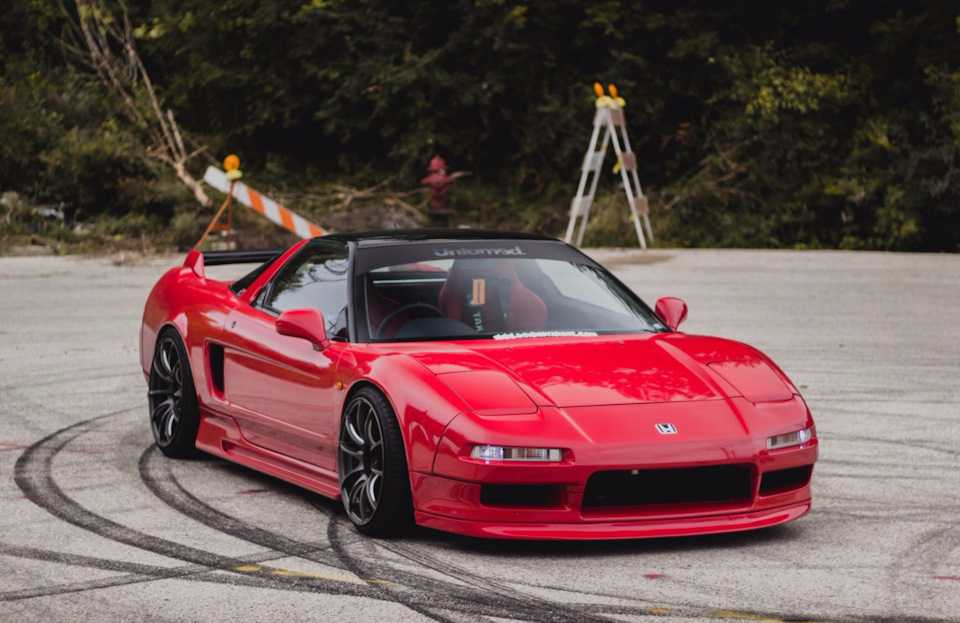 Перечень технических характеристик Хонды NSX 2-го поколения и её стоимость Фото и обзор