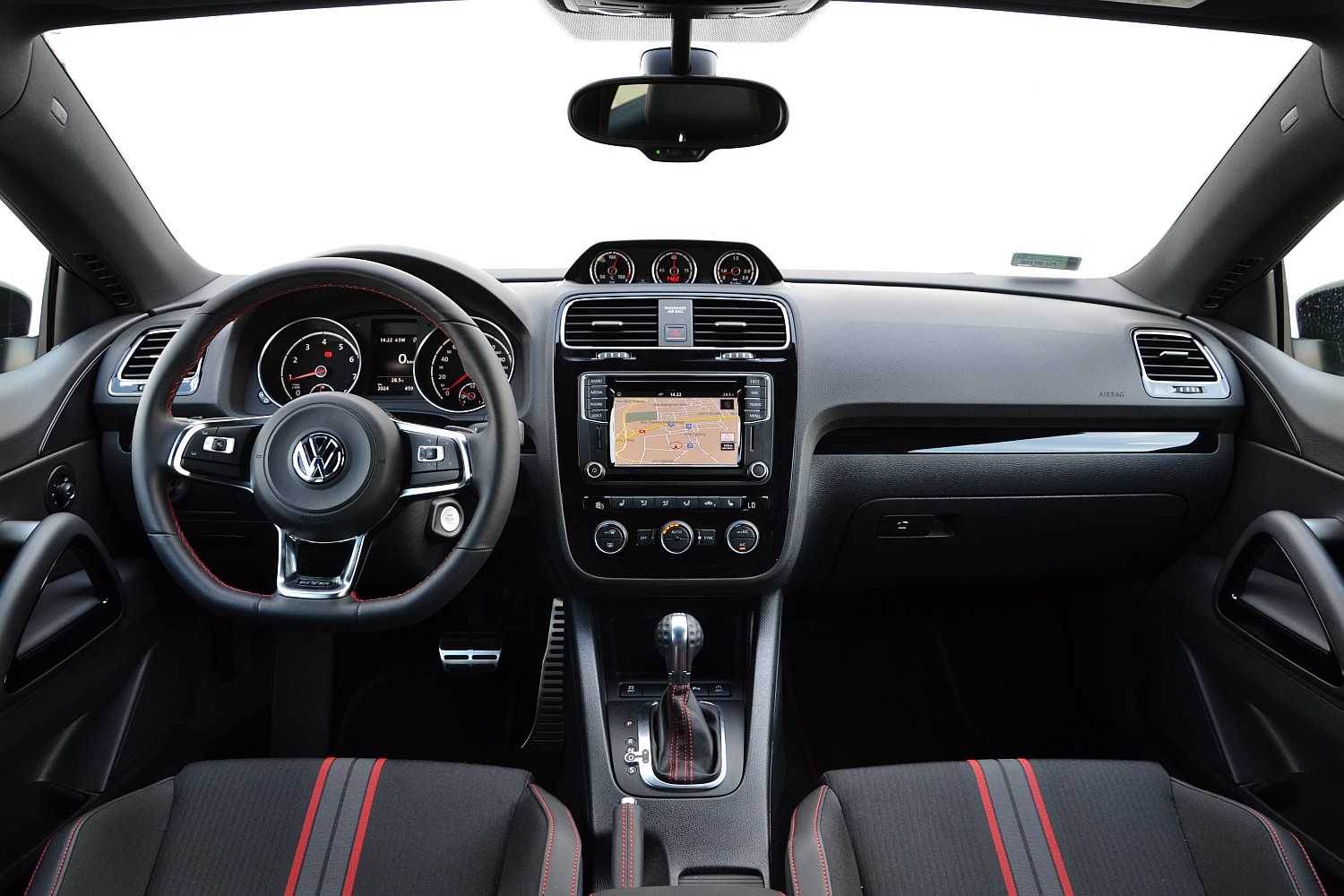 Volkswagen scirocco - характеристики, комплектации, фото, видео