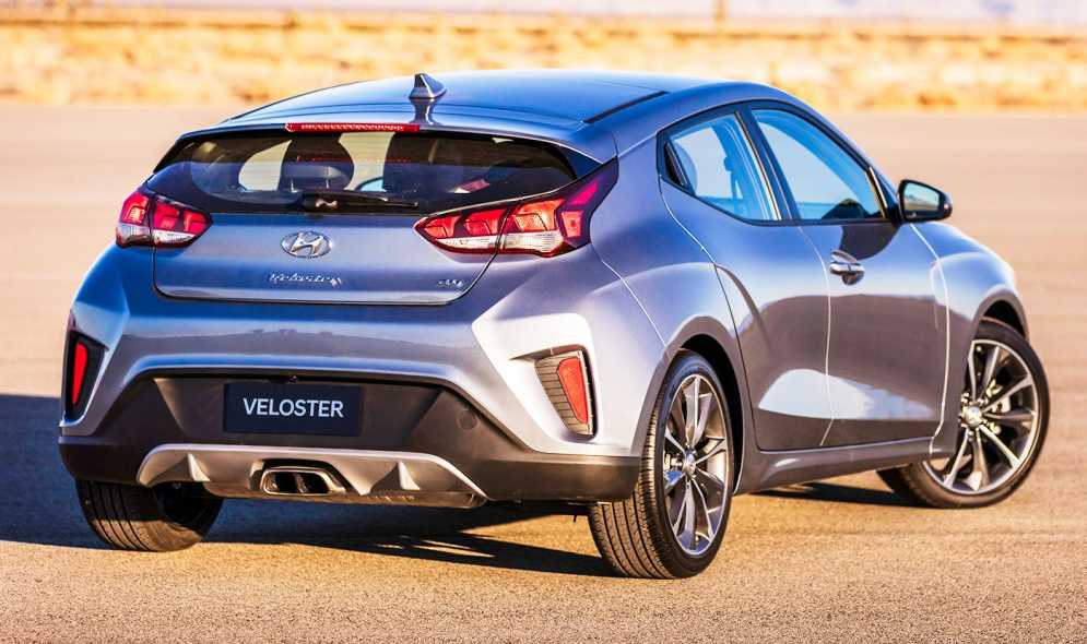 Hyundai представляет обновленный veloster и новый veloster turbo