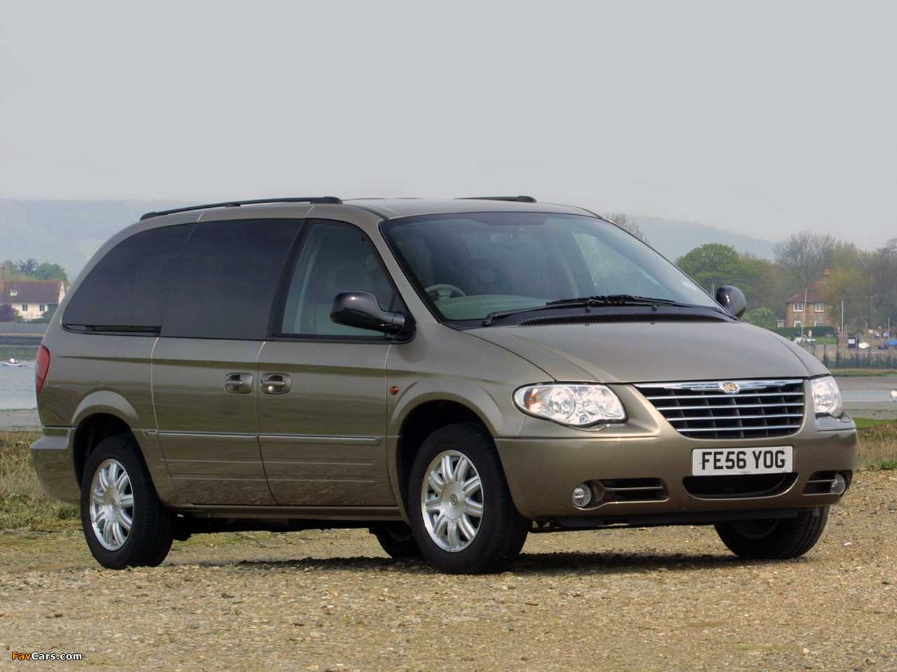 Технические характеристики минивэна Chrysler Voyager 4-го поколения, его стоимость и обзор с фото машины 2001-2007 годов