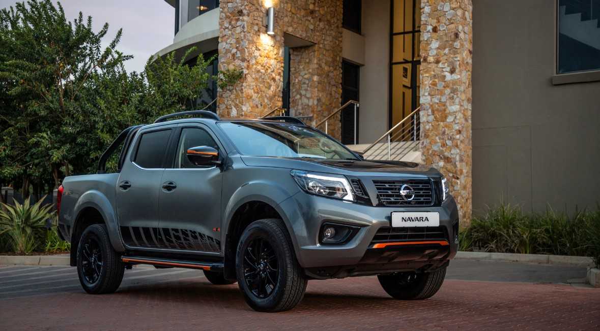 Nissan np300 navara (2016, пикап)