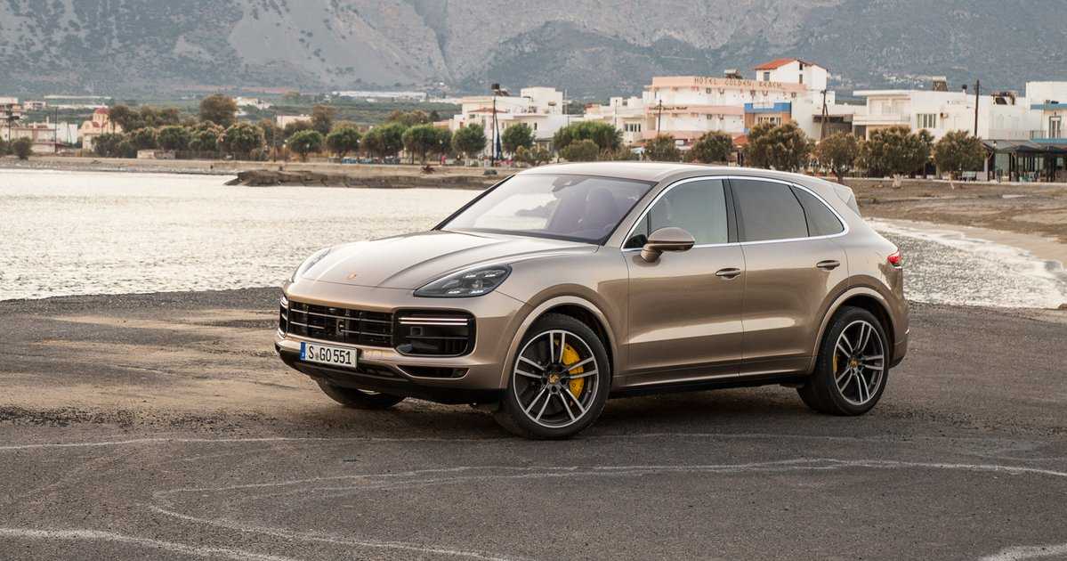 Компания porsche показала фотоизображения обновленного кроссовера cayenne 2024 года