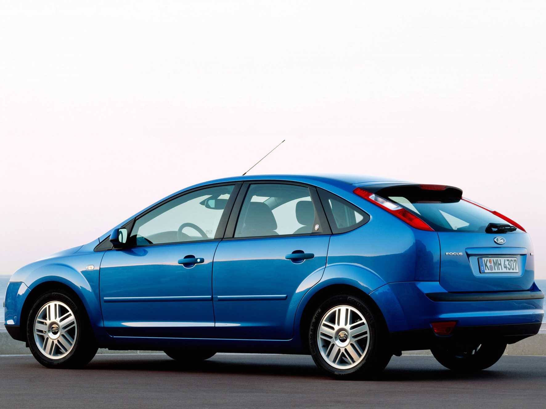 Обзор первого и второго поколеняи ford focus