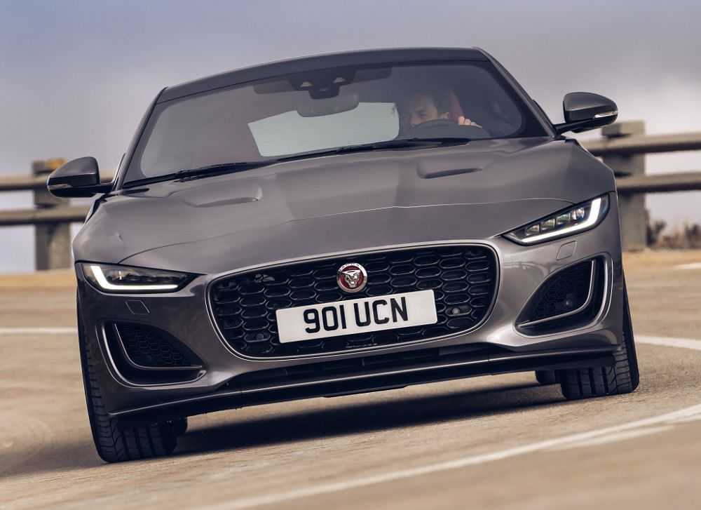 Перечень технических характеристик Jaguar F-Type R Coupe и Convertible, стоимость и оснащение Обзор родстера и купе Ягуаров Ф-Тайп Р с фото